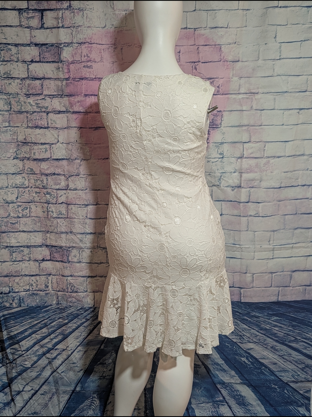 Sleeveless Cream Lace Flounce Dress - Picture 2 of 5
